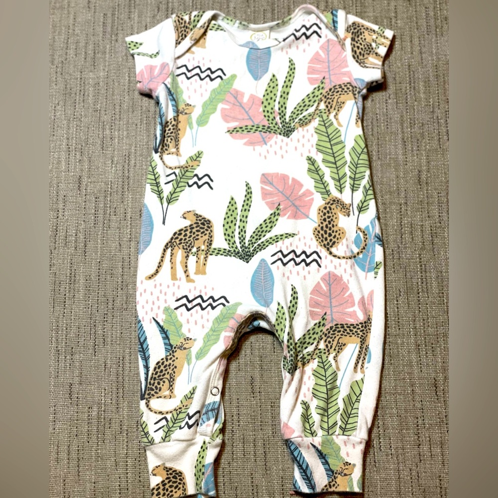 Tesa Babe short sleeved safari leopard romper